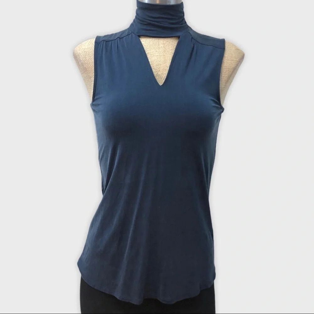 Ecru navy sleeveless high neck top‎ xs